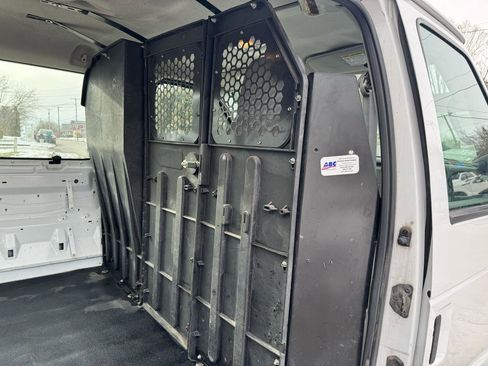 Used 2012 Ford E-250 and Econoline 250 w/ Insulation Pkg image 19
