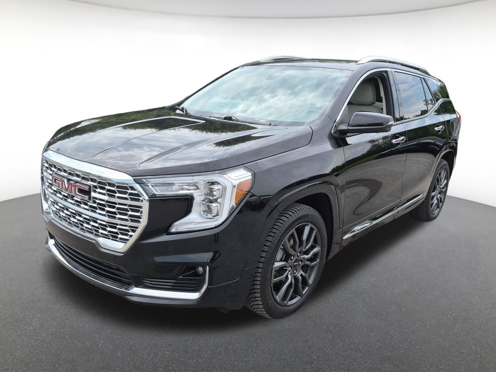 Used 2023 GMC Terrain Denali w/ Black Diamond Edition AWD/4WD image 1