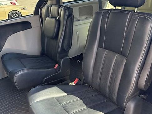 Used 2012 Chrysler Town & Country Touring-L w/ Entertainment Group #2 image 8