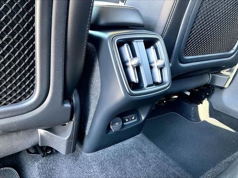 Used 2021 Volvo XC40 T5 Momentum w/ Premium Package image 28