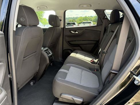 Used 2025 Chevrolet Blazer LT FWD image 3