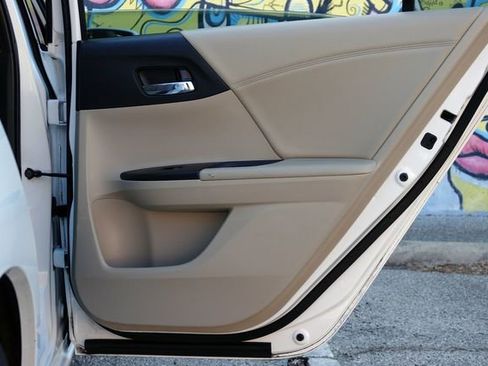 Used 2015 Honda Accord EX image 28