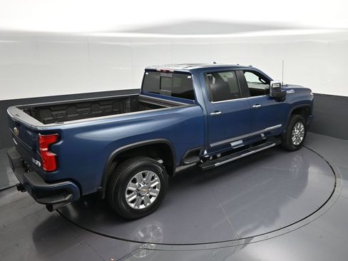 Used 2025 Chevrolet Silverado 2500 High Country w/ Technology Package AWD/4WD image 25