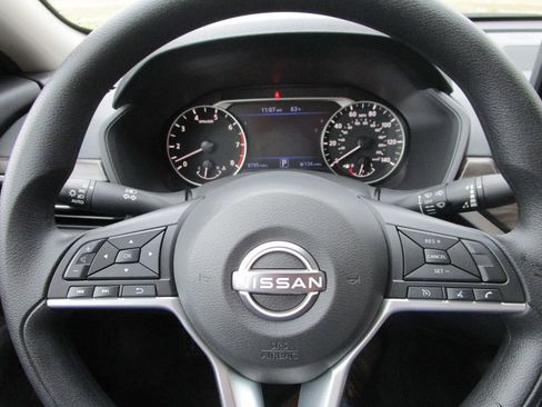 Used 2025 Nissan Altima 2.5 SV w/ SV Special Edition Package image 27