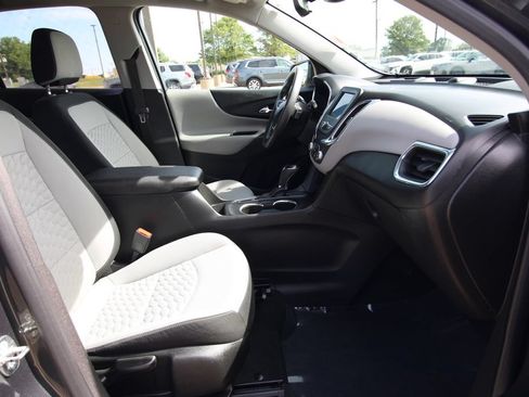 Used 2020 Chevrolet Equinox LT FWD image 8