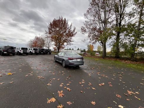 Used 2025 Volkswagen Jetta SE image 16