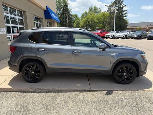 Certified 2023 Volkswagen Taos SE w/ Black Wheel Package FWD image 10
