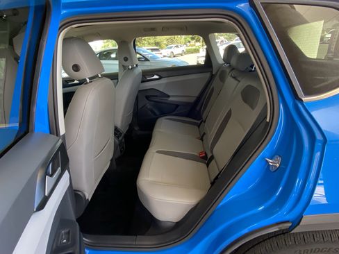 Used 2023 Volkswagen Taos SE w/ Panoramic Sunroof Package FWD image 28