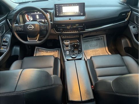 Used 2025 Nissan Rogue SL w/ Tech Package image 12