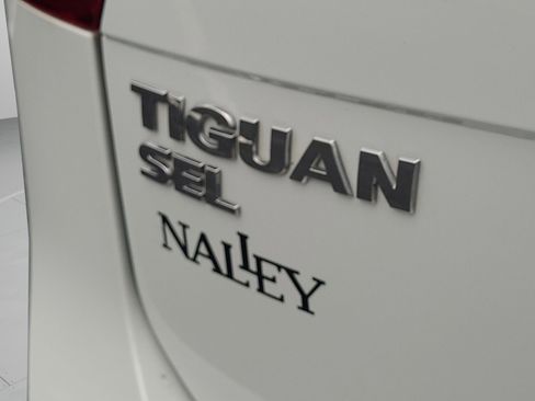 Used 2018 Volkswagen Tiguan SEL image 32