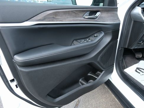 New 2026 Jeep Grand Cherokee Altitude AWD/4WD image 15