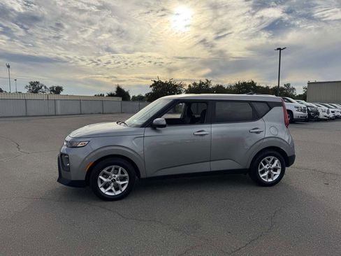 Used 2022 Kia Soul LX w/ Technology Package image 6