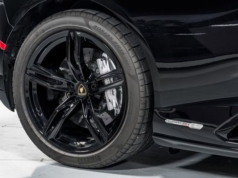 Used 2020 Lamborghini Huracan EVO RWD image 46