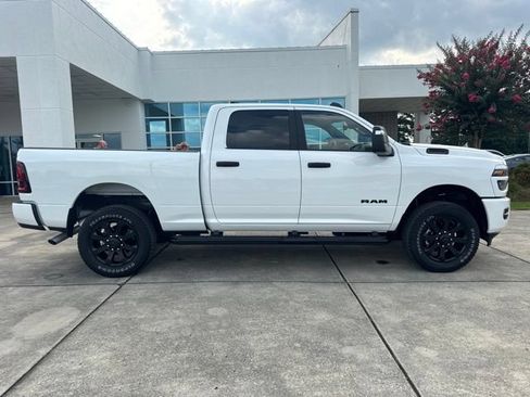 Used 2025 RAM 2500 4x4 Crew Cab image 8