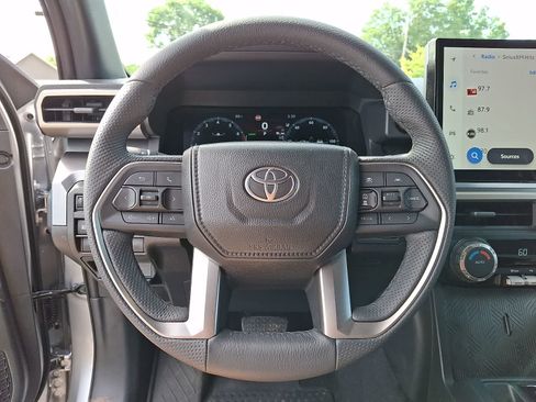 Used 2025 Toyota Tacoma TRD Off-Road AWD/4WD image 22