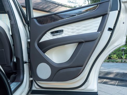 Certified 2025 Bentley Bentayga image 54