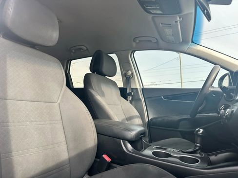 Used 2016 Kia Sorento LX image 16