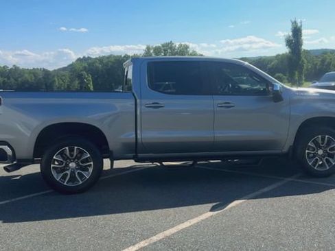 Used 2024 Chevrolet Silverado 1500 LT w/ Leather Package RWD image 9