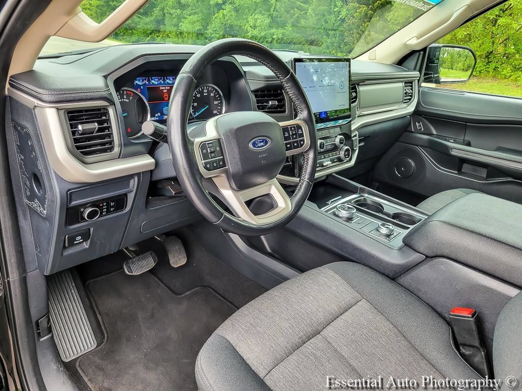 Used 2024 Ford Expedition XLT AWD/4WD image 9
