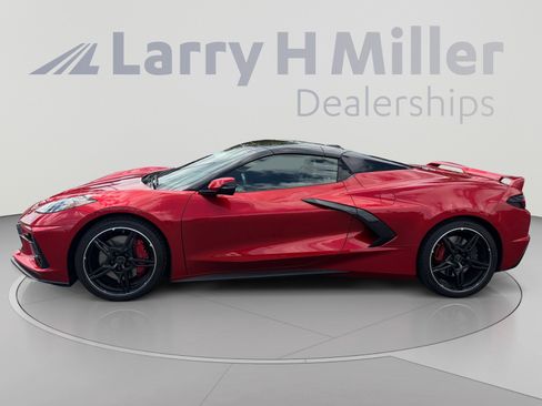 Used 2024 Chevrolet Corvette Stingray Premium Conv w/ Z51 Performance Package RWD image 2