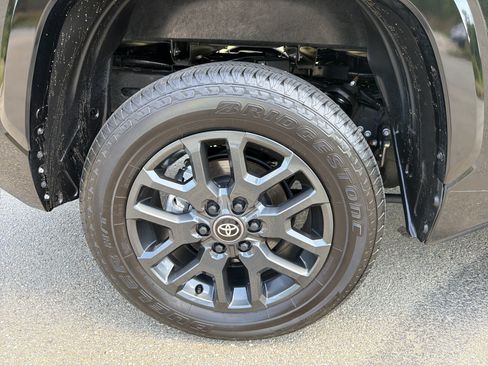 Used 2025 Toyota Tundra Platinum AWD/4WD image 17