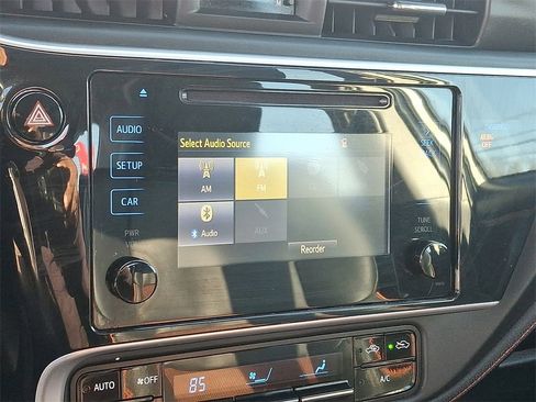 Used 2019 Toyota Corolla SE image 18