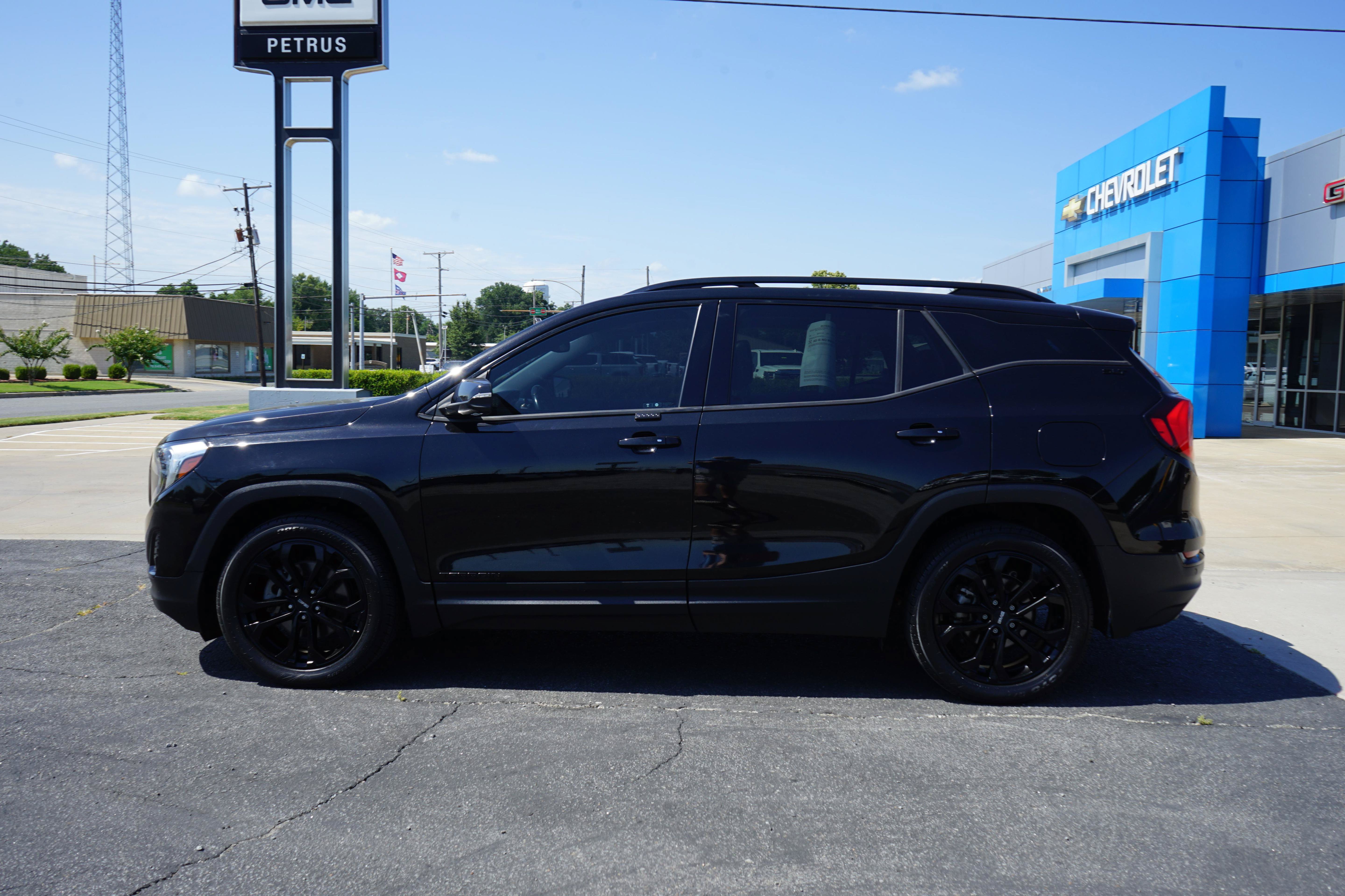 Used 2020 GMC Terrain SLT w/ Preferred Package FWD image 2