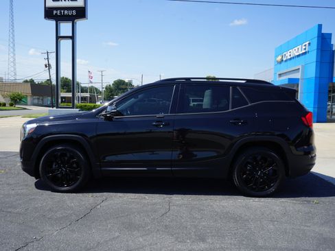 Used 2020 GMC Terrain SLT w/ Preferred Package FWD image 2