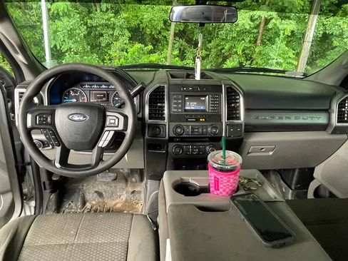 Used 2017 Ford F250 XLT AWD/4WD image 9