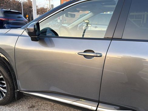 Used 2024 Nissan Rogue Platinum image 42