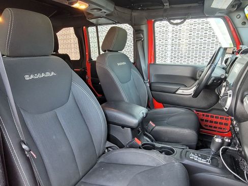 Used 2016 Jeep Wrangler Unlimited Sahara w/ Dual Top Group AWD/4WD image 23