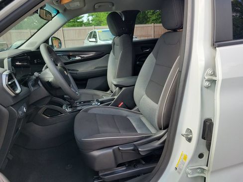 Used 2025 Chevrolet TrailBlazer LT AWD/4WD image 19