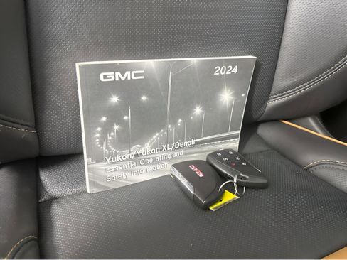 Used 2024 GMC Yukon AT4 image 34