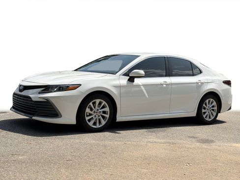 Used 2024 Toyota Camry LE FWD image 20