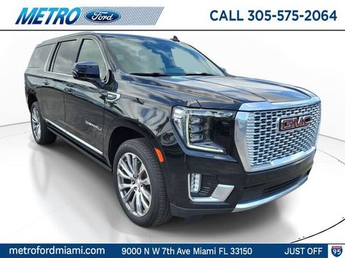 Used 2022 GMC Yukon XL Denali AWD/4WD image 1