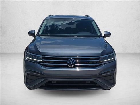 Used 2023 Volkswagen Tiguan SE FWD image 2