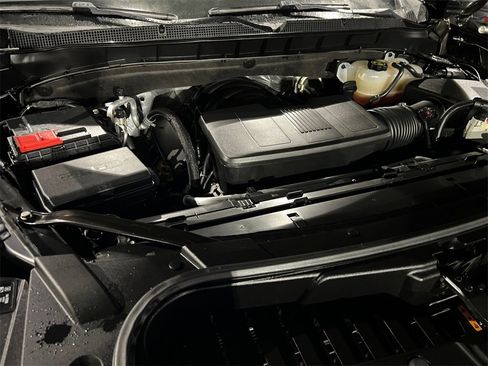 Used 2023 Chevrolet Suburban LT image 42