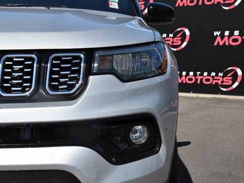 Used 2025 Jeep Compass Limited AWD/4WD image 11