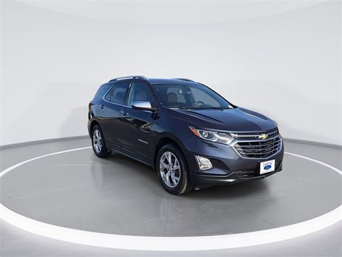 Used 2018 Chevrolet Equinox Premier image 2