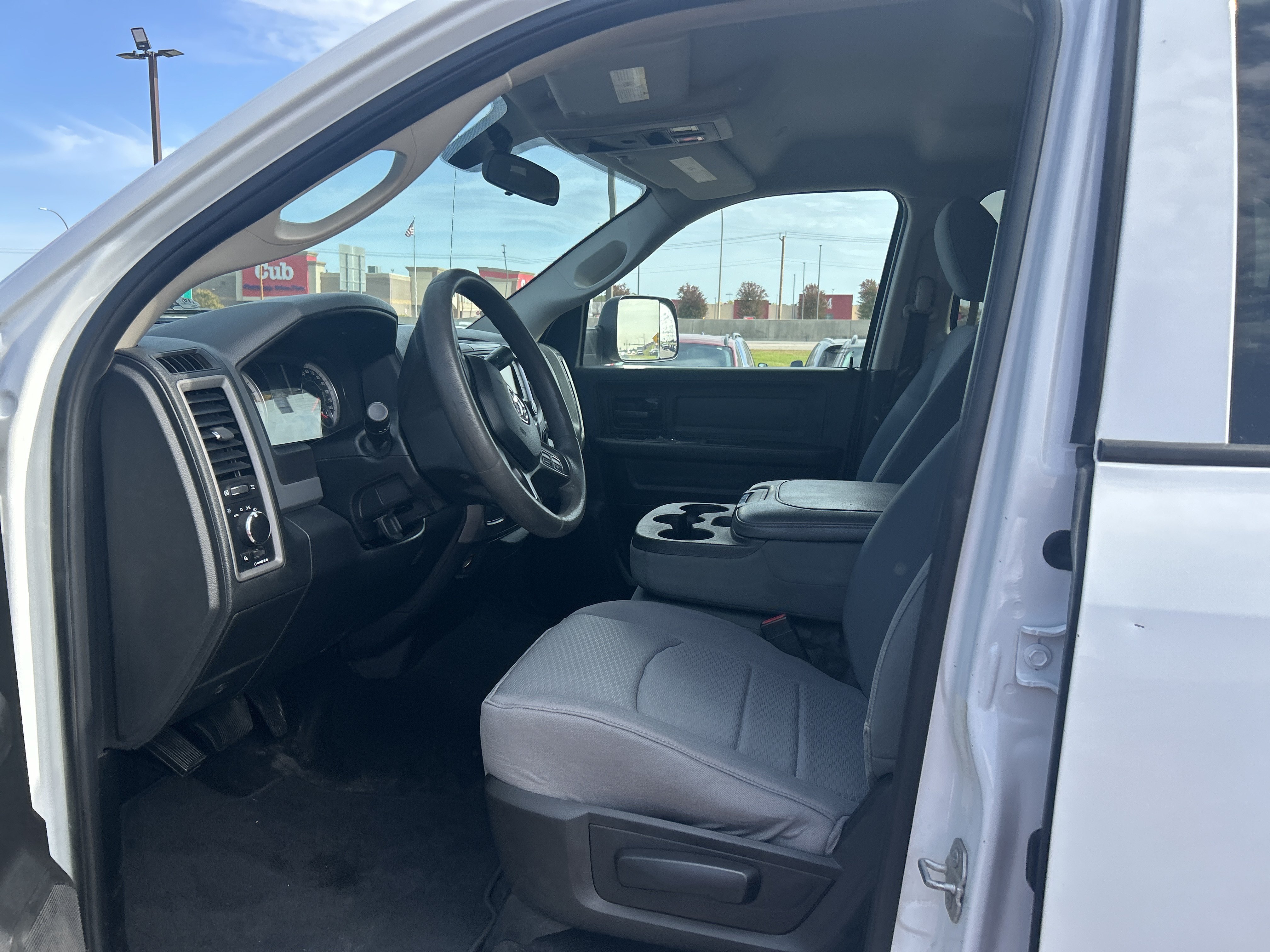 Used 2018 RAM 2500 Tradesman w/ Chrome Appearance Group AWD/4WD image 9