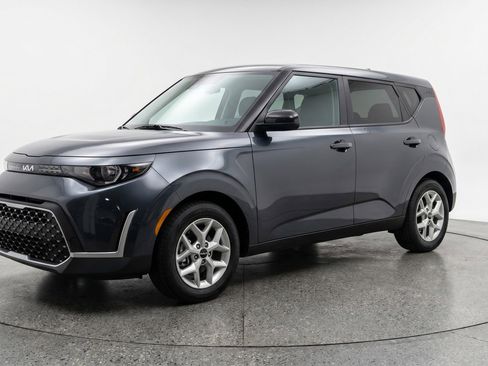 Used 2025 Kia Soul LX w/ LX Technology Package FWD image 3