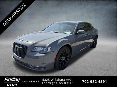 Used 2019 Chrysler 300 S RWD image 1