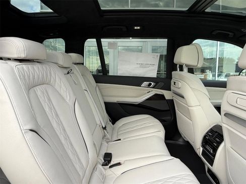 New 2026 BMW X7 M60i image 6