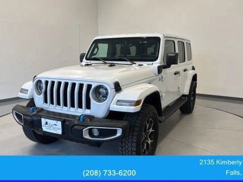 Used 2022 Jeep Wrangler Unlimited Sahara w/ Cold Weather Group AWD/4WD image 3