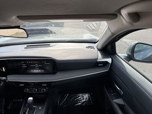 Used 2025 Nissan Kicks SV image 33