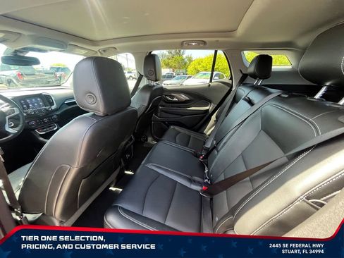 Used 2023 GMC Terrain SLT w/ Tech Package FWD image 12
