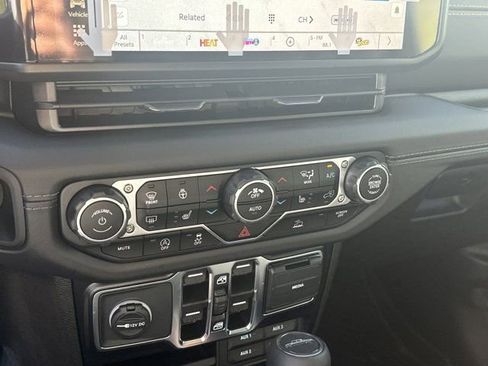 New 2025 Jeep Gladiator Sport w/ Premium Package image 26