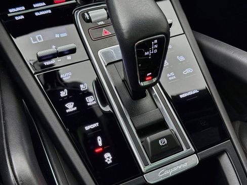 Certified 2020 Porsche Cayenne Turbo AWD/4WD image 22