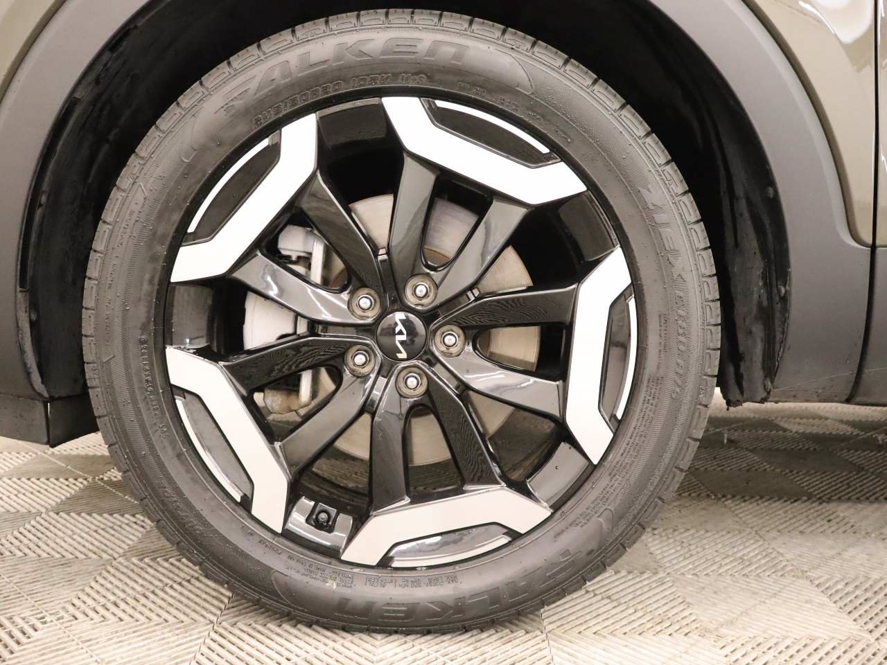 Used 2025 Kia Telluride S AWD/4WD image 6