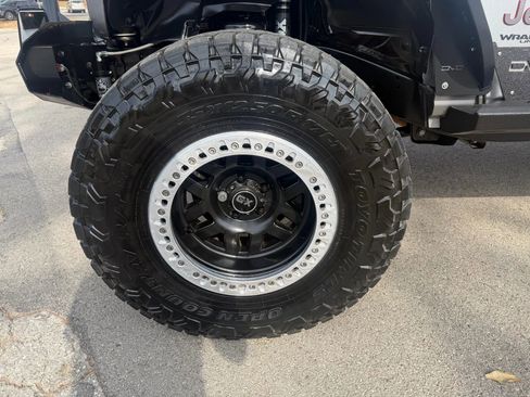 Used 2019 Jeep Wrangler Unlimited Rubicon image 16